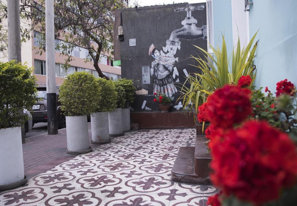 Red Llama Eco Hostel Lima Extérieur photo